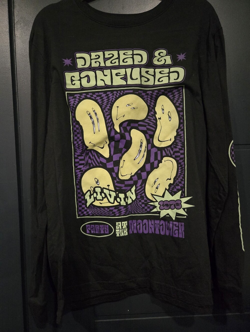 Dazed & Confused Black Long-Sleeve Graphic Tee Large Urban Outfitters Nwot